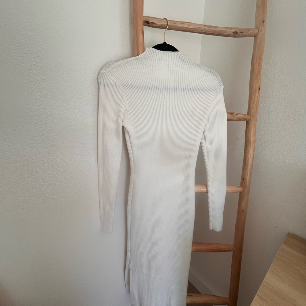 Elegant White Ribbed Knit Dress